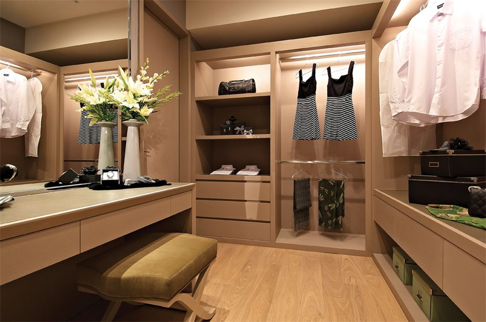 整木定制衣柜有哪些注意事項?(圖1) 整木定制衣柜有哪些注意事項?(圖1)